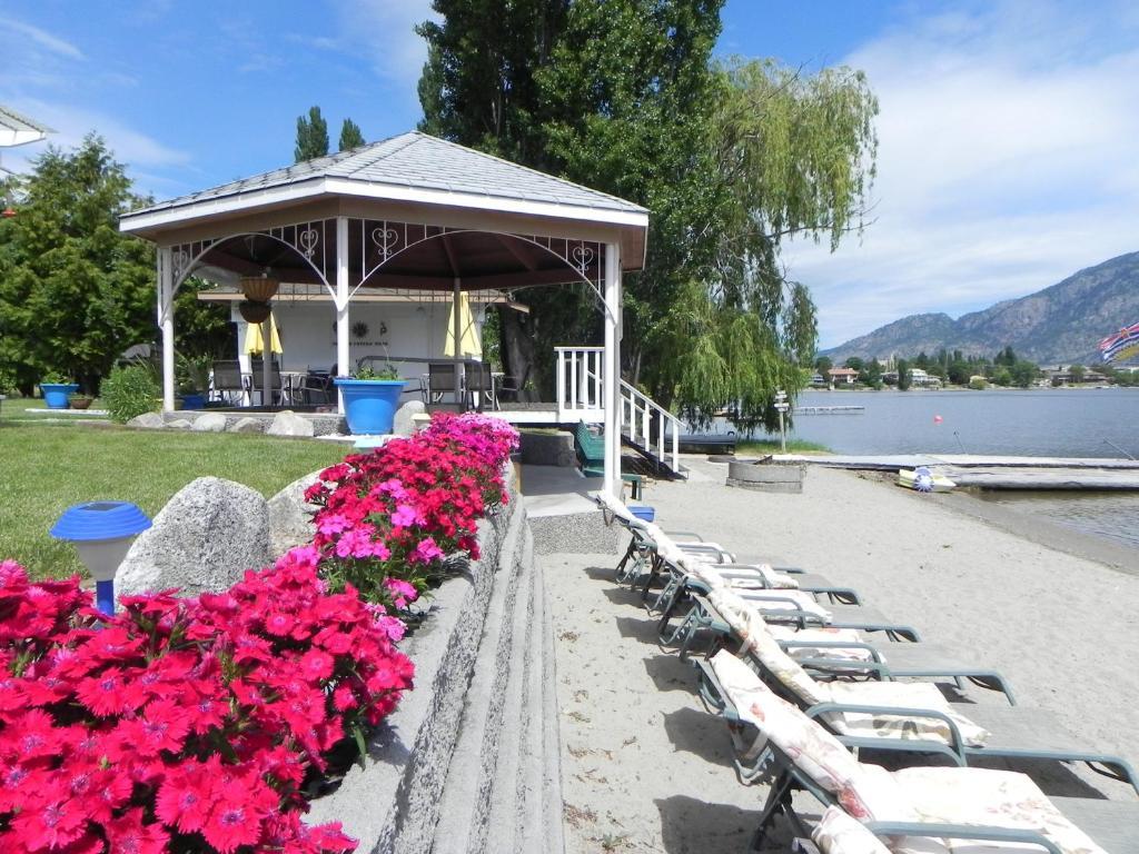 Destiny Beach Resort Osoyoos Exteriör bild