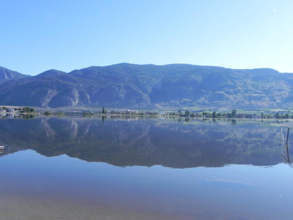 Destiny Beach Resort Osoyoos Exteriör bild
